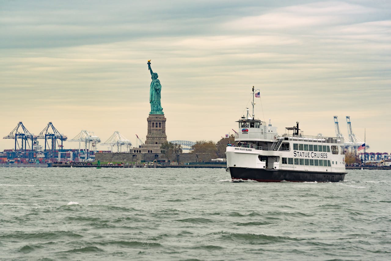 Cruising New York City: 5 Memorable Boat Tours for Every Traveler